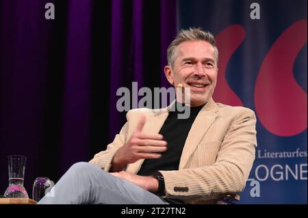 Der Autor Dirk Steffens liest auf der lit.Cologne Spezial, dem internationalen Literaturfestival *** Autor Dirk Steffens liest beim lit Cologne Special, dem internationalen Literaturfestival Credit: Imago/Alamy Live News Stockfoto