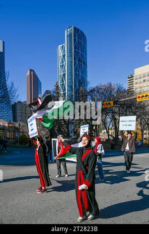 Palästinensische Demonstranten verurteilen Gewalt und Ungerechtigkeiten gegen palästinensische Menschen in Gaza, Downtown .Calgary, Alberta, Kanada Stockfoto