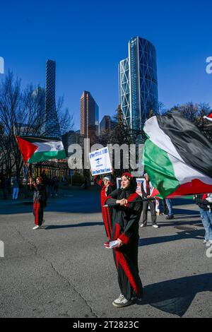 Palästinensische Demonstranten verurteilen Gewalt und Ungerechtigkeiten gegen palästinensische Menschen in Gaza, Downtown .Calgary, Alberta, Kanada Stockfoto