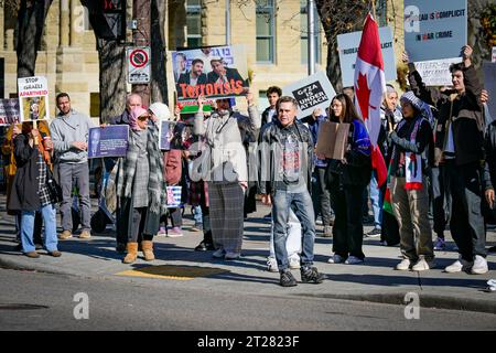 Palästinensische Demonstranten verurteilen Gewalt und Ungerechtigkeiten gegen palästinensische Menschen in Gaza, Downtown .Calgary, Alberta, Kanada Stockfoto