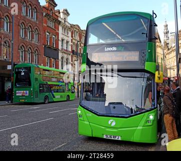 First Leeds City Buslinien ,3 & 13A, auf Vicar Lane, Leeds, West Yorkshire, England, UK, LS2 7NL Stockfoto