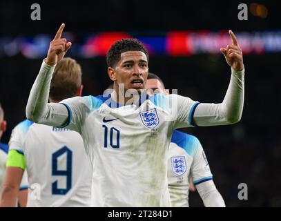 London, Großbritannien. Oktober 2023. 17. Oktober 2023 - England gegen Italien - Qualifikation zur EM 2024 - Wembley Stadium. Jude Bellingham feiert, dass Marcus Rashford in Wembley ein Tor trifft. Bild : Mark Pain / Alamy Live News Credit: Mark Pain / Alamy Live News Stockfoto