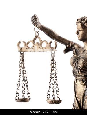 Die Statue von Lady Justice, isoliert auf Weiß. Symbol für faire Behandlung nach dem Gesetz Stockfoto