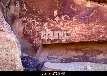 Eulenplatte. Petroglyph befindet sich im Nine Mile Canyon, der weltweit größten Kunstgalerie im Freien, West Tavaputs Plateau, in der Nähe von Price, Utah, USA. Stockfoto