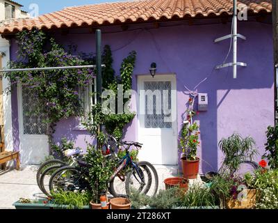 Häuser in Seitenstraßen von Roda, Korfu, Griechenland 2009 Stockfoto