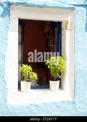 Häuser in Seitenstraßen von Roda, Korfu, Griechenland 2009 Stockfoto