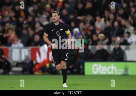 London, Großbritannien. Oktober 2023. Während des internationalen Freundschaftsspiels zwischen Australien und Neuseeland im Gtech Community Stadium in London, England am 17. Oktober 2023. Foto von Carlton Myrie. Nur redaktionelle Verwendung, Lizenz für kommerzielle Nutzung erforderlich. Keine Verwendung bei Wetten, Spielen oder Publikationen eines einzelnen Clubs/einer Liga/eines Spielers. Quelle: UK Sports Pics Ltd/Alamy Live News Stockfoto