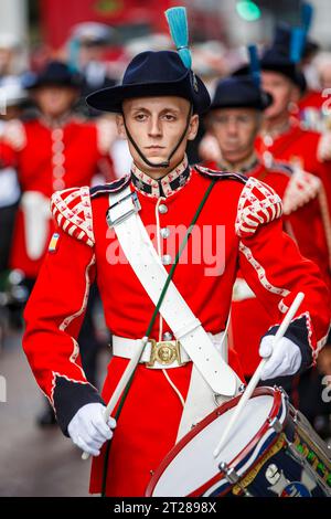 Das 1. Cinque Ports Rifle Volunteer Drum Corps beim Pearly Kings and Queens Harvest Festival im Guildhall Yard, London, England. Stockfoto