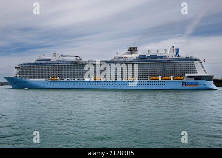 Ovation of the Seas im Waitemata Harbour, Auckland, Neuseeland Stockfoto