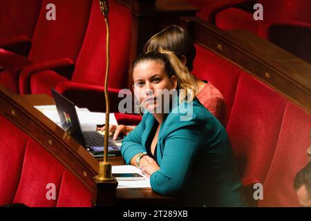 Paris, Frankreich. Oktober 2023. Mathilde Panot, Präsident der La France Insoumise-Gruppe, bei der Nationalversammlung. Eine wöchentliche Sitzung mit Fragen an die französische Regierung in der Nationalversammlung im Palais Bourbon in Paris. Quelle: SOPA Images Limited/Alamy Live News Stockfoto