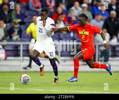 17. Oktober 2023: US-Stürmer Tim Weah (21) spielt am 17. Oktober 2023 in Nashville gegen den ghanaischen Verteidiger Alidu Seidu (2). (Kreditbild: © Scott Coleman/ZUMA Press Wire) NUR REDAKTIONELLE VERWENDUNG! Nicht für kommerzielle ZWECKE! Stockfoto