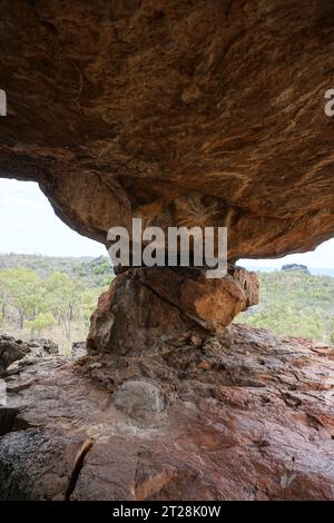 Blick von den Stadtmauern mit Felskunst der Aborigines im chillagoe - mungana Caves National Park, chillagoe, queensland, australien Stockfoto