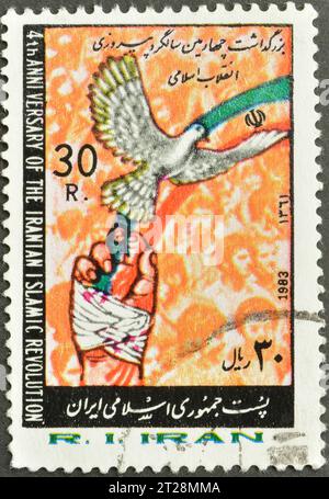 Vom Iran gedruckte gestempelte Briefmarke, die den 4. Jahrestag der Islamischen Revolution um 1983 feiert. Stockfoto