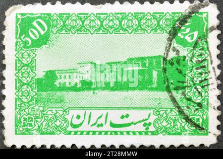 Gestempelte Briefmarke vom Iran, die das Justizministerium Teheran zeigt, um 1943. Stockfoto