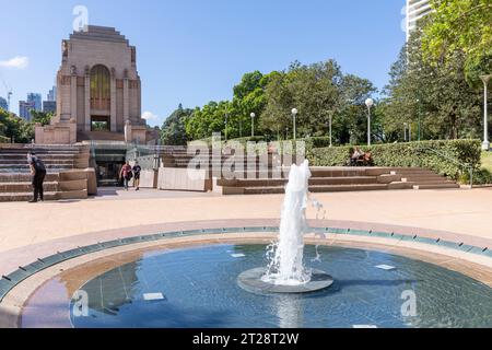 Das ANZAC-Denkmal im Hyde Park Sydney, um an die australischen und neuseeländischen Armeekorps zu erinnern, die ihr Leben in militärischen Konflikten gegeben haben Stockfoto