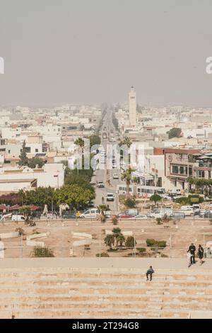 Geschäftige tunesische Straßen - Blick von El Jem Stockfoto