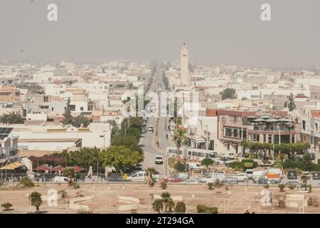 Geschäftige tunesische Straßen - Blick von El Jem Stockfoto