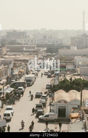 Geschäftige tunesische Straßen - Blick von El Jem Stockfoto