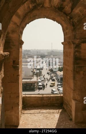 Geschäftige tunesische Straßen - Blick von El Jem Stockfoto