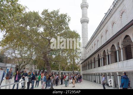 Istanbul, die Blaue Moschee, auch bekannt als Sultan Ahmed Moschee (türkisch Sultan Ahmet Camii), ist eine historische kaiserliche Moschee aus der osmanischen Zeit Stockfoto