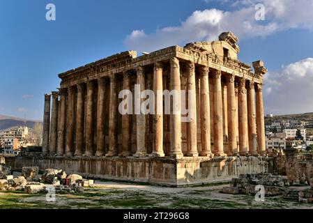 Der Tempel des Bacchus und seine korithischen Säulen, ein Herzstück der baalbekischen römischen Runis, die Antonius Pius im 2. Jahrhundert n. Chr. im Libanon in Auftrag gab Stockfoto