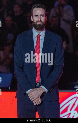 Olimpia Milano - Olympiakos euroleague Basket 2023-2024 - Mailand 17. oktober 2013 - im Foto hält der ehemalige Basketballspieler Gigi Datome eine Rede, als er in die Pallacanestro Olimpia Milano Hall of Fame aufgenommen wird Credit: Kines Milano/Alamy Live News Stockfoto