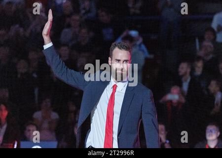 Olimpia Milano - Olympiakos euroleague Basket 2023-2024 - Mailand 17. oktober 2013 - im Foto hält der ehemalige Basketballspieler Gigi Datome eine Rede, als er in die Pallacanestro Olimpia Milano Hall of Fame aufgenommen wird Credit: Kines Milano/Alamy Live News Stockfoto