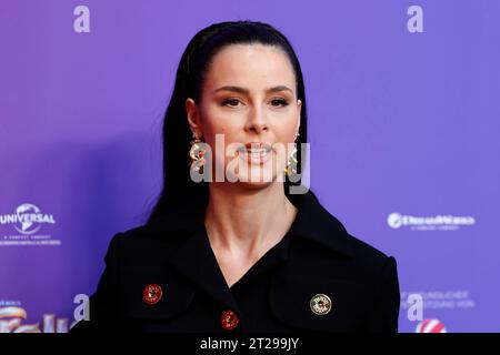 Sängerin Lena Meyer-Landrut bei der Premiere des Films Trolls - gemeinsam stark im Cinedom. Köln, 08.10.2023 NRW Deutschland *** Sängerin Lena Meyer Landrut bei der Premiere des Films Trolls Strong Together im Cinedom Köln, 08 10 2023 NRW Deutschland Copyright: XChristophxHardtx Credit: Imago/Alamy Live News Stockfoto