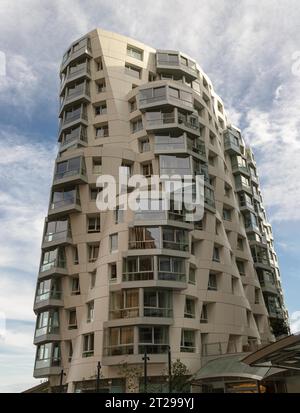 Fassade luxuriöse Wohngebäude in Battersea in der Nähe des Kraftwerks Battersea. Modernes Apartment battersea Gebäudekomplex mit Balkonen Stockfoto