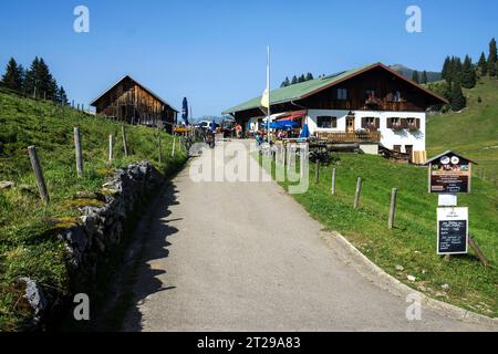 Alpe Dinjoergen, Lochbachtal, bei Obermaiselstein, berggasthof, Oberallgaeu, Allgaeu, Bayern, Deutschland Stockfoto