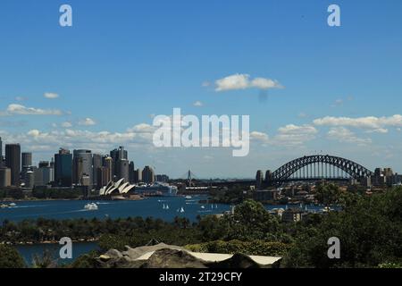 Sydney Australien - Vebruar 6 2018 Sydney mit Opernhaus und Harbour Bridge im Hintergrund. Taronga Zoo ist der Stadtzoo von Sydney Australien Stockfoto