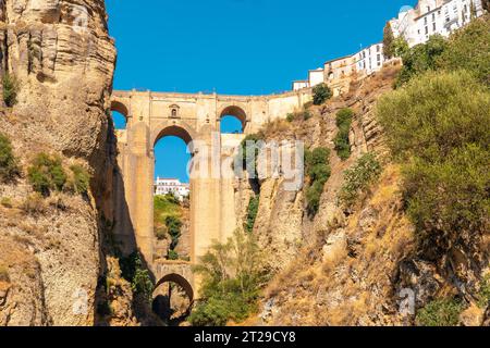 Blick auf den neuen Aussichtspunkt der Brücke in der Provinz Ronda von Malaga, Andalusien Stockfoto