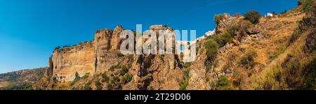 Panorama und Blick auf die neue Brücke Aussichtspunkt der Ronda Provinz Malaga, Andalusien Stockfoto