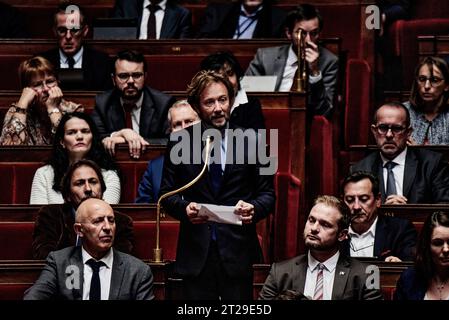 Paris, Frankreich. Oktober 2023. Antonin Burat/Le Pictorium - Sitzung der Anfragen an die Regierung vom 17. Oktober 2023 in der französischen Nationalversammlung - 17. Oktober 10/2023 - Frankreich/Paris - der sozialistische Abgeordnete Boris Vallaud spricht während der Sitzung der Anfragen an die Regierung am 17. Oktober 2023 in der französischen Nationalversammlung. Quelle: LE PICTORIUM/Alamy Live News Stockfoto