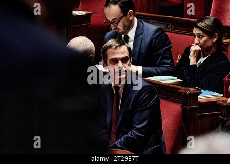 Paris, Frankreich. Oktober 2023. Antonin Burat/Le Pictorium - Sitzung der Anfragen an die Regierung vom 17. Oktober 2023, in der französischen Nationalversammlung - 17. Oktober 10/2023 - Frankreich/Paris - Regierungssprecher Olivier Veran während der Sitzung der Anfragen an die Regierung am 17. Oktober 2023 in der französischen Nationalversammlung. Quelle: LE PICTORIUM/Alamy Live News Stockfoto