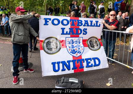 Demokratische Football Lads Alliance, DFLA, marschierte in Richtung Parlament, London, Großbritannien, in einer Protestdemonstration gegen Kindesmisshandlung Stockfoto