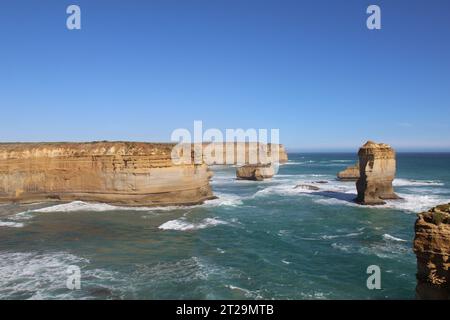 Die Felsen, die die Zwölf Apostel im Port Campbell National Park umfassen. Great Ocean Road, Victoria, Australien. Stockfoto