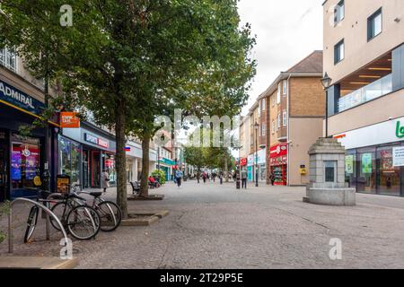 Blick auf die High Street in Staines-upon-Thames in Surry, Großbritannien Stockfoto