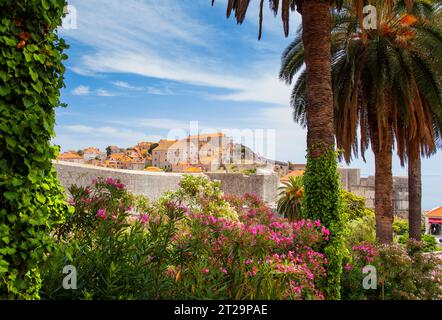 Fantastischer Blick auf die antike Stadt Dubrovnik an einem sonnigen Tag. Wunderschöne und malerische Szene. Lage Ort Kroatien, Sightseeing Europa. Beliebter Touri Stockfoto