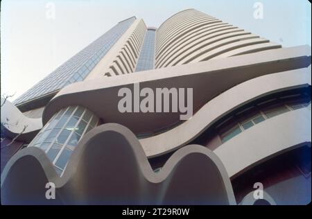 BSE Limited, auch bekannt als Bombay Stock Exchange, ist eine indische Börse an der Dalal Street in Mumbai. Phiroz Jeejeebhoy Towers, Dalal Street, Fort. Stockfoto