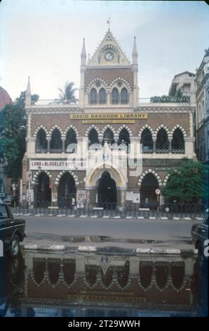 Die David Sassoon Library and Reading Room ist eine berühmte Bibliothek und ein historisches Bauwerk in Mumbai, Indien. Die Idee einer Bibliothek im Zentrum der Stadt kam von Albert Sassoon, dem Sohn des berühmten jüdischen Philanthropen aus Baghdadi, David Sassoon. Stockfoto