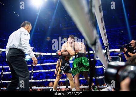 Manchester, Großbritannien. Tommy Fury bekämpft KSI während der Prime Card-Veranstaltung in der Manchester Arena. Wut gewann durch Mehrheitsentscheidung. Quelle: Benjamin Wareing/Alamy Live News Stockfoto