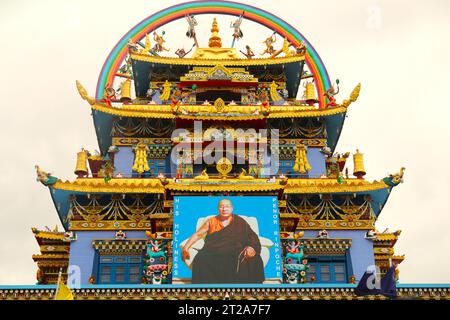 August 2018, Coorg, Karnataka. Namdroling Kloster aus Coorg. Statuen in einem berühmten südindischen buddhistischen Kloster, auch bekannt als der Goldene Tempel. Stockfoto