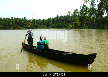 Kerala Backwater und Fischer am frühen Morgen im Dienst Stockfoto