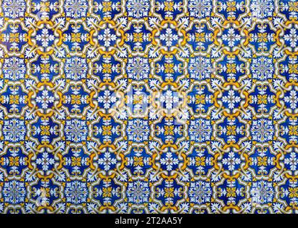 Traditionelle portugiesische Azulejos bemalte Fliesen Stockfoto