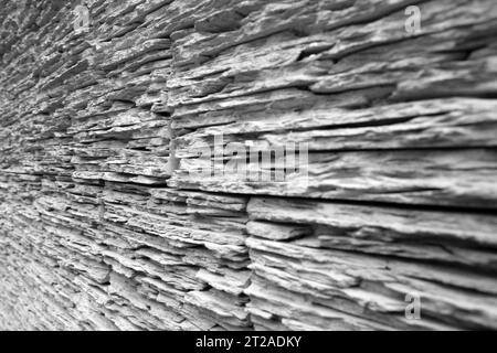 Holzähnliche Ziegelstruktur, Ziegelmuster für die Außen- oder Innenarchitektur. Schicke Putzabdeckung von Hausziegeln) Stockfoto