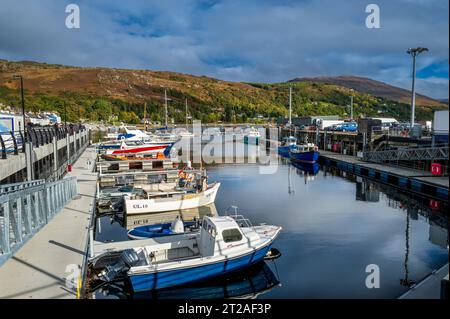 Allgemeine Sicht auf die Küste in Ullapool, Highlands von Schottland Stockfoto