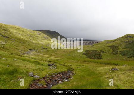 Cruachan Dam am Cruachan Reservoir unterhalb des Munro Mountain Ben Cruachan, Scottish Highlands, Schottland Stockfoto