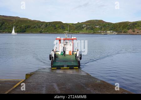 Die Kerrera Ferry verbindet Gallanach auf dem schottischen Festland mit Kerrera, einer kleinen Insel in der Nähe von Oban, Scottish Highlands Stockfoto