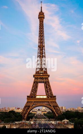 Sonnenuntergang in Paris, Frankreich, Europa mit Eiffelturm Stockfoto